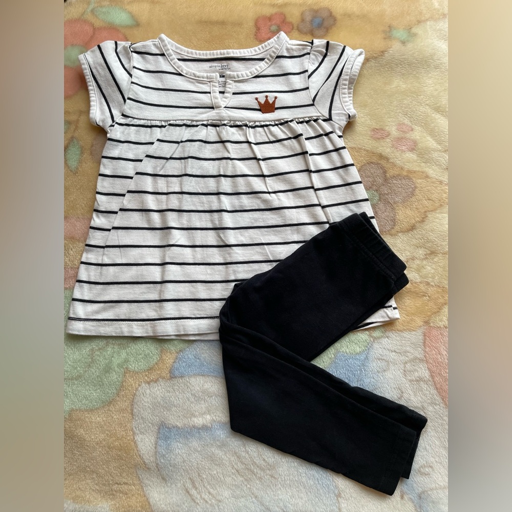 🎉or 5️⃣ for $40🎉Simple joy by Carters Striped White and Black Toddler  size 3T